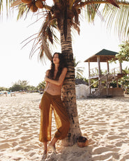 sculpting venus bottom in black compression