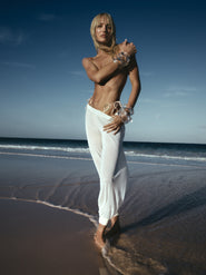 sculpting venus bottom in black compression