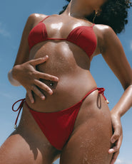 sculpting venus bottom in black compression