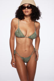 sculpting venus bottom in black compression