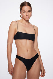 sculpting venus bottom in black compression