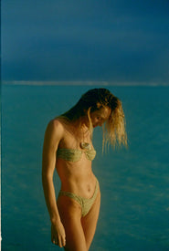 sculpting venus bottom in black compression